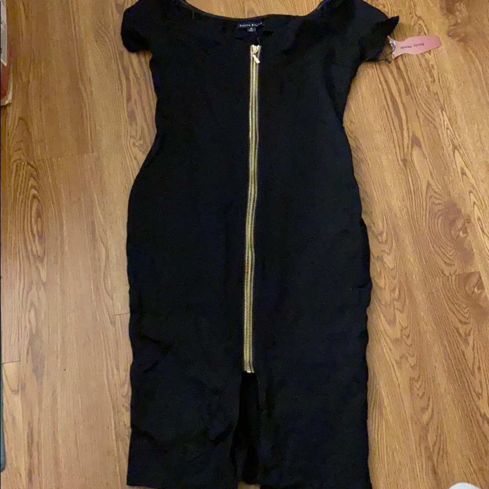 Black knee-length zipper dress